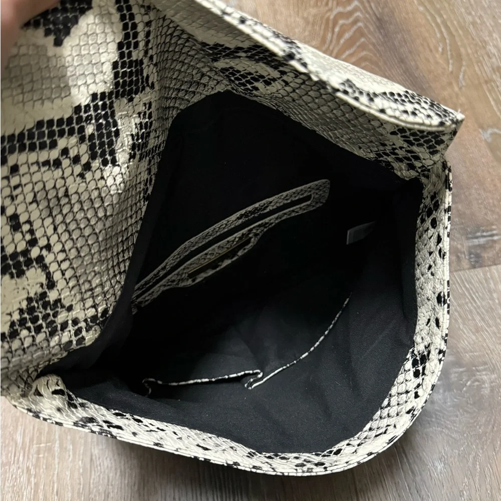 Large Faux Snakeskin Clutch - Picture 4 of 4